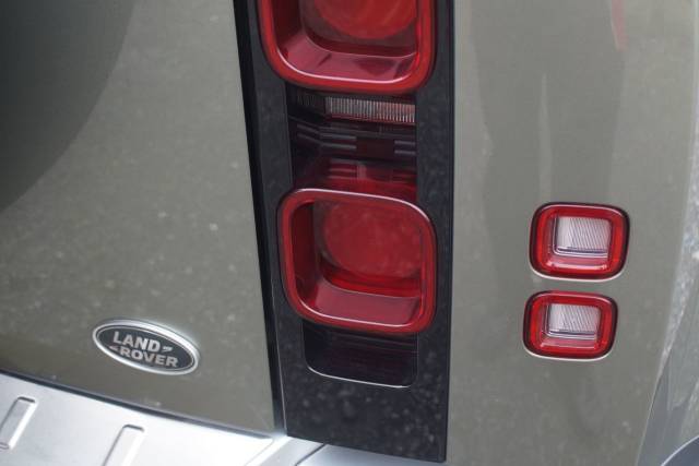 2020 Land Rover Defender 2.0 D240 SE 110 5dr Auto