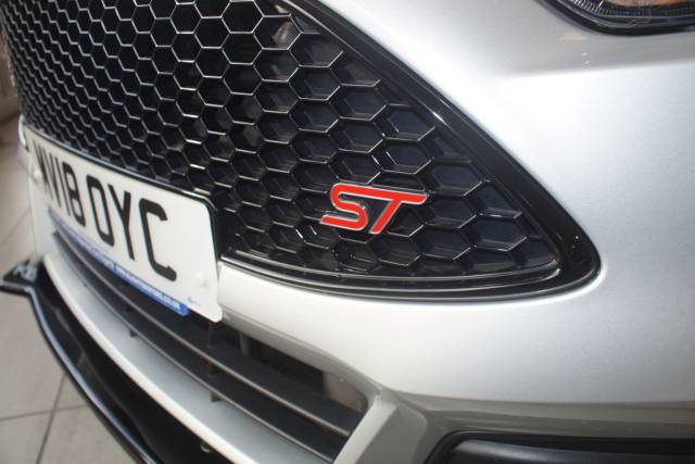 2018 Ford Focus 2.0T EcoBoost ST-3 Navigation 5dr