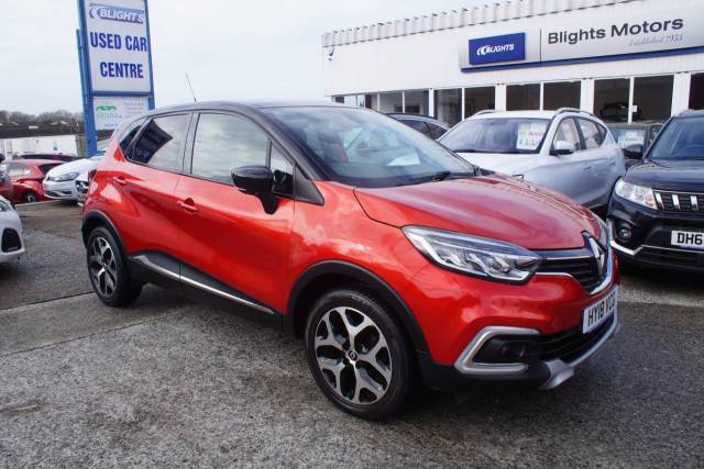 Renault Captur 1.5 dCi 90 Signature X Nav 5dr Hatchback Diesel Red/black
